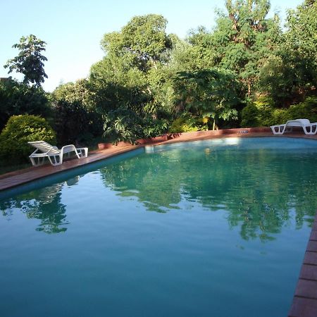 Residencial Uno Hostel Пуерто Игуасу Екстериор снимка