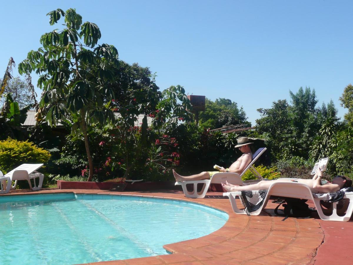 Residencial Uno Hostel Пуерто Игуасу Екстериор снимка