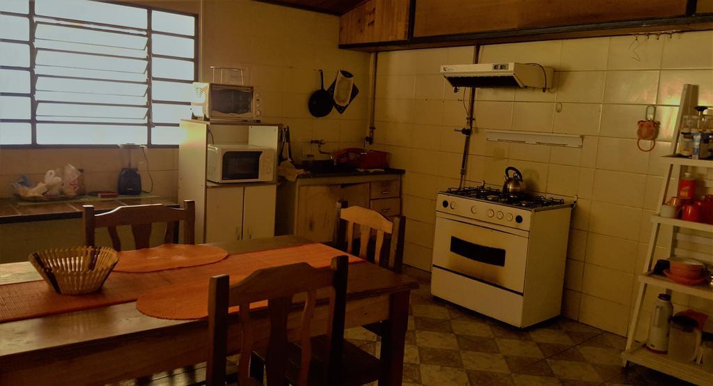Residencial Uno Hostel Пуерто Игуасу Екстериор снимка