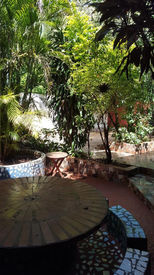 Residencial Uno Hostel Пуерто Игуасу Екстериор снимка