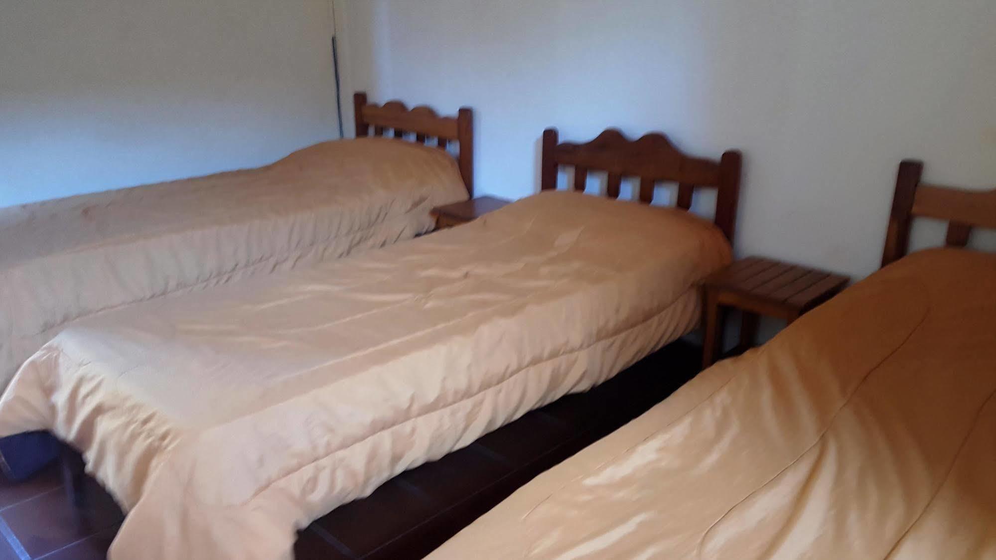 Residencial Uno Hostel Пуерто Игуасу Екстериор снимка